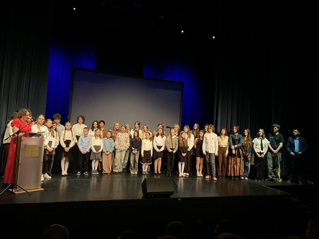 Finał konkursu WWK w Błoniu - Laureaci razem z Nauczycielami