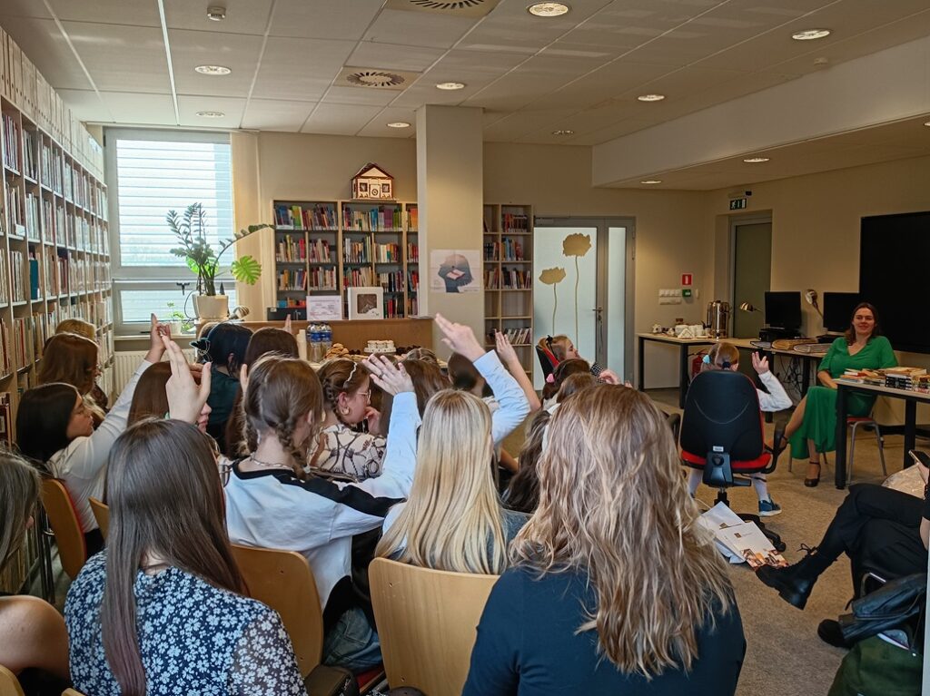 Uczniowie podczas spotkania autorskiego z Panią A. Olszanowską